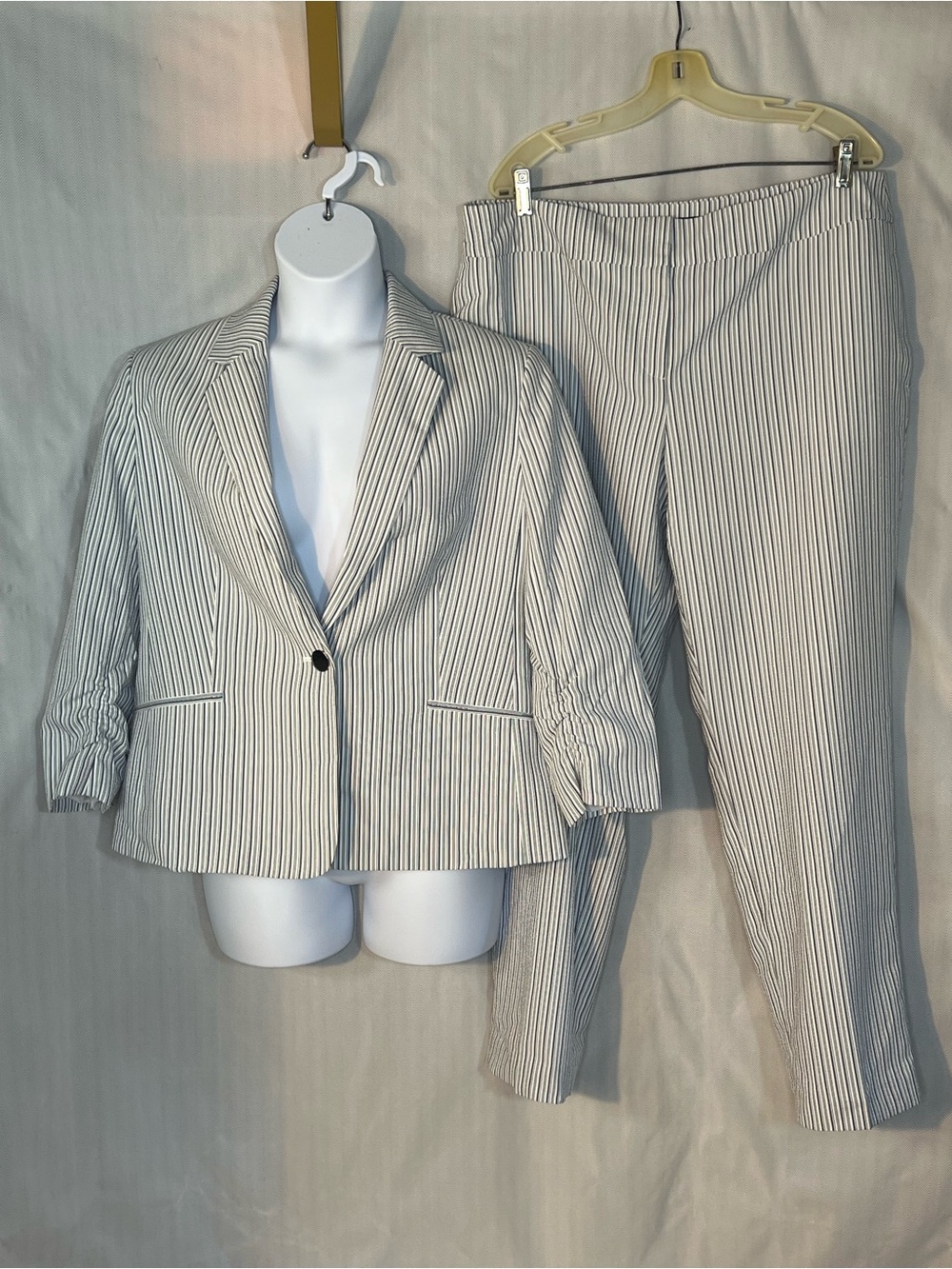 Evan Picone Black Label Pants Suit Blue White Striped Textured Blazer & Pants 16